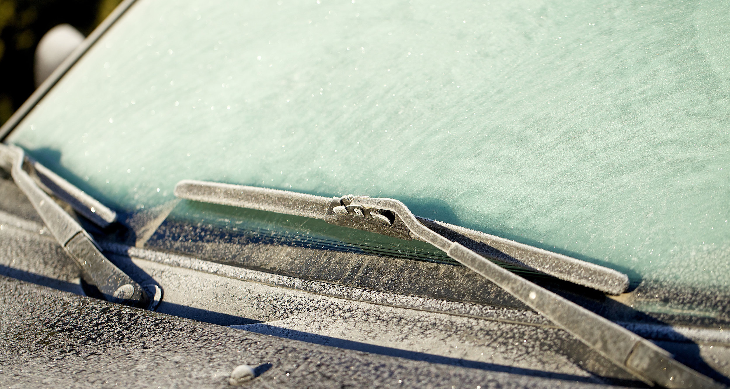 Как быстро убрать лед с лобового стекла автомобиля