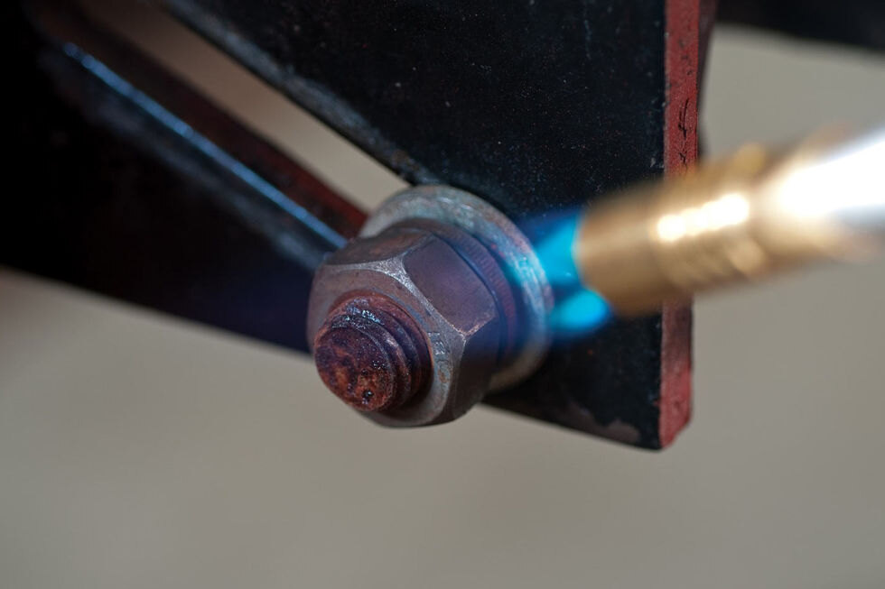 Скрытые возможности газовой горелки: 10 необычных способов применения инструмента