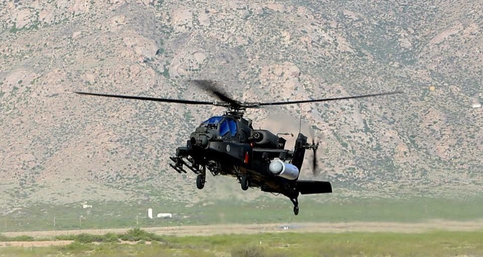 США модернизирует Apache: первый вертолет с боевым лазером на борту