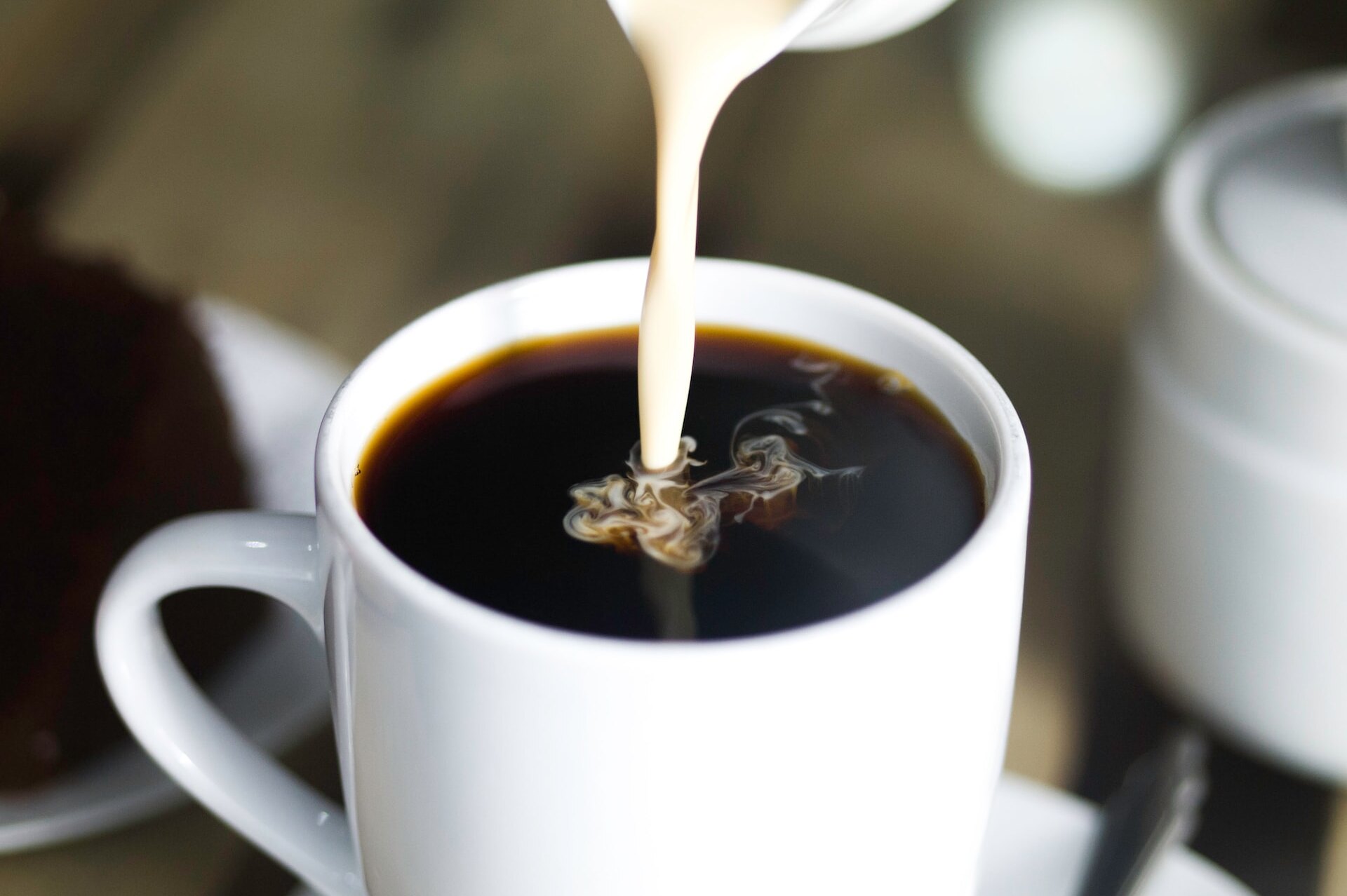 Почему полезно добавлять молоко в кофе: исследование
