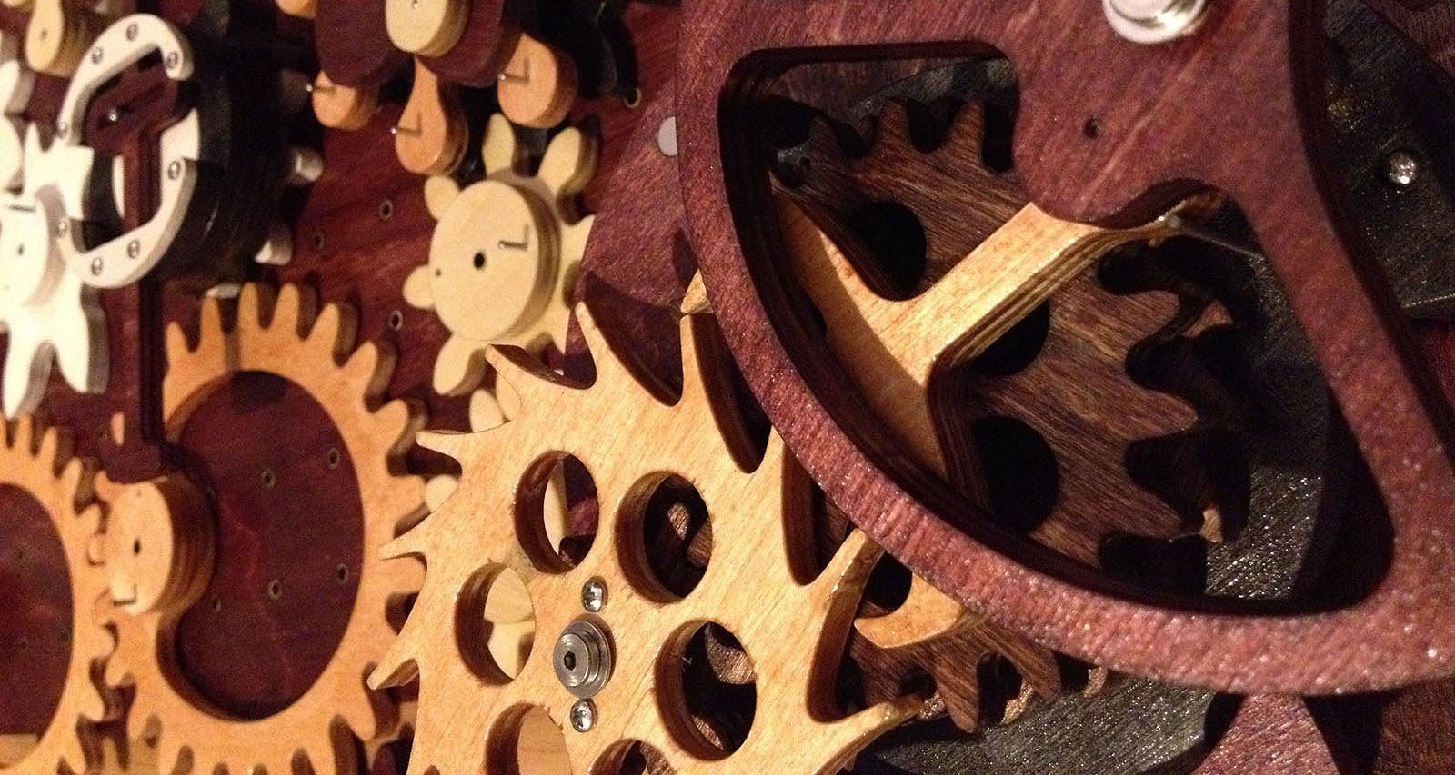 Умное дерево: как устроены фантастические деревянные механизмы Дерека Хаггера