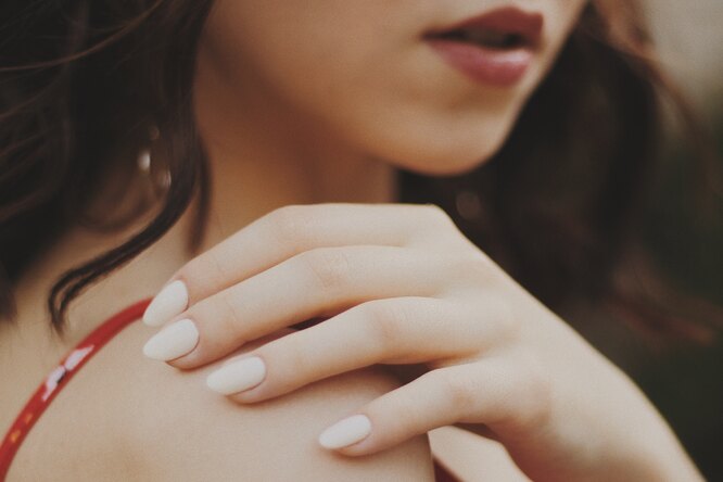 Что ногти могут рассказать о вашем здоровье: 7 примет, на которые стоит обратить внимание
