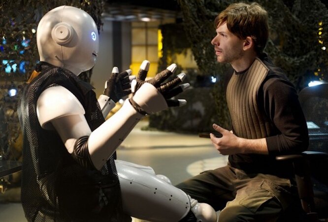 Будущее с разумными машинами – логическое продолжение предыдущего пункта. Если не повезёт встретить инопланетян, нашими соседями могут стать разумные роботы, созданные нами же. Учитывая то, насколько за тысячу лет разовьётся искусственный интеллект, скучно не будет точно.
