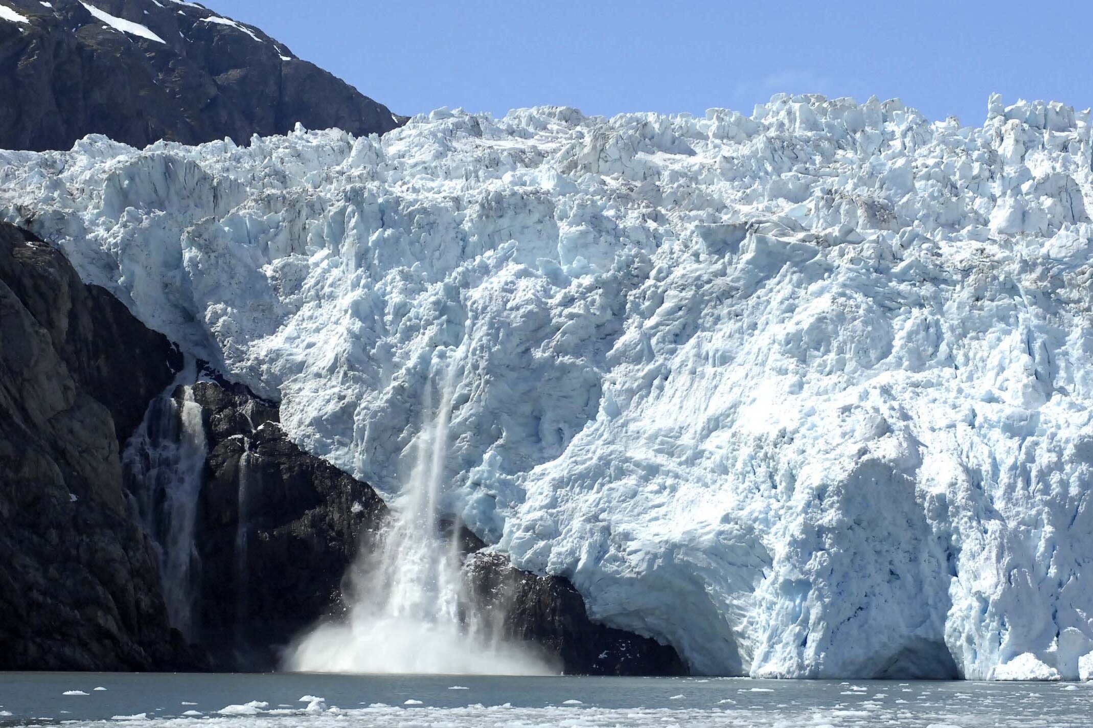 Большинство ледников на Аляске тает, но некоторые растут