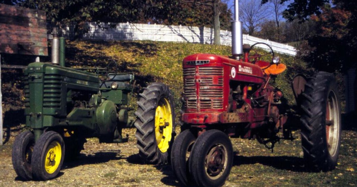 трактор массей фергюсон дисплей. челленджер машина для асфальта укладки. 2 км/ч и силой тяги 25 кн. трактор перемещает платформу. трактор ростсельмаш 2400.
