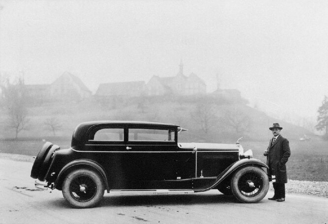 Martini – первый швейцарский автопроизводитель, существовал с 1897 по 1934 год. Компания делала полную линейку автомобилей с различными шасси и двигателями, и считалась весьма успешной. На снимке Martini Six, одна из основных моделей компании конца 1920-х.