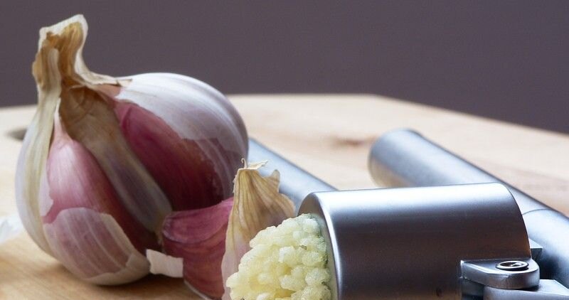 На закуску: несколько продуктов, которые помогут замаскировать запах чеснока изо рта