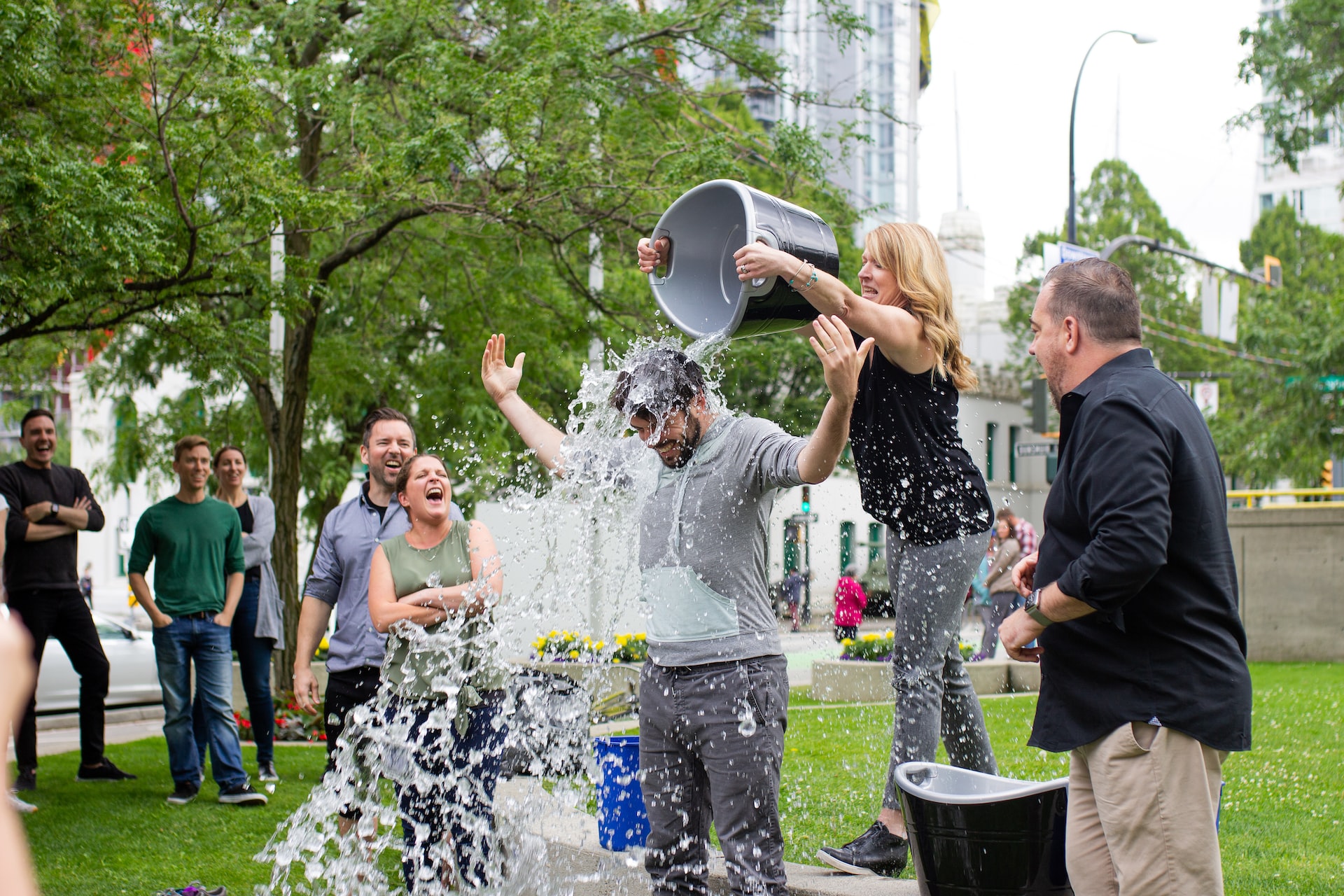 FDA одобрило препарат, который был профинансирован с помощью Ice Bucket Challenge