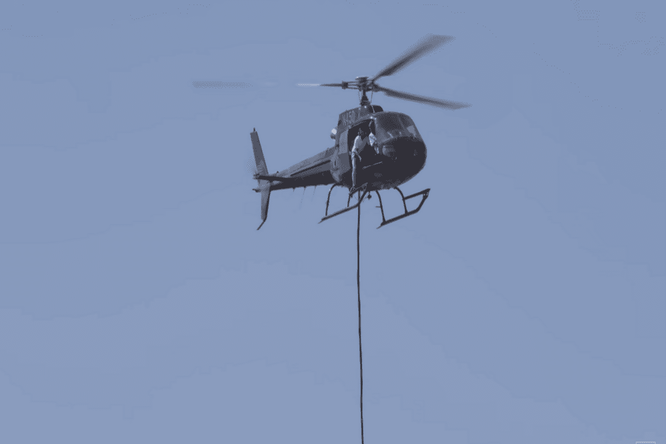 Задача про вертолет и канат, вызвавшая много споров: ответ дал блогер, специально поднявшийся в небо