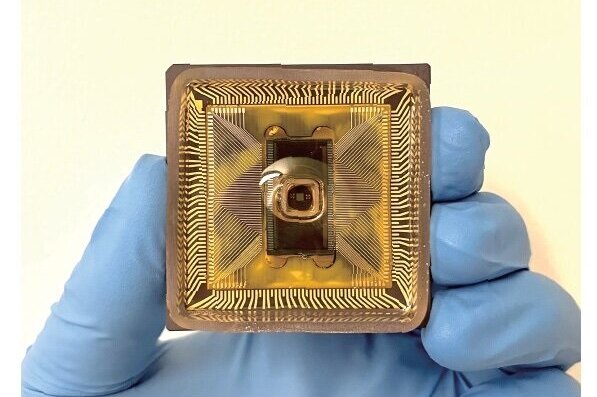 Создан чип, работающий как мозг: ионы вместо электронов, вода вместо проводника