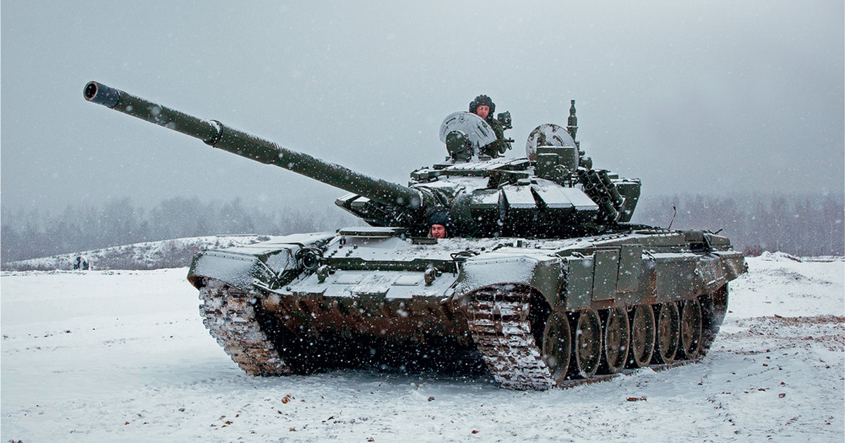 Как тестируют танк Т-72Б3: по снегу на броне