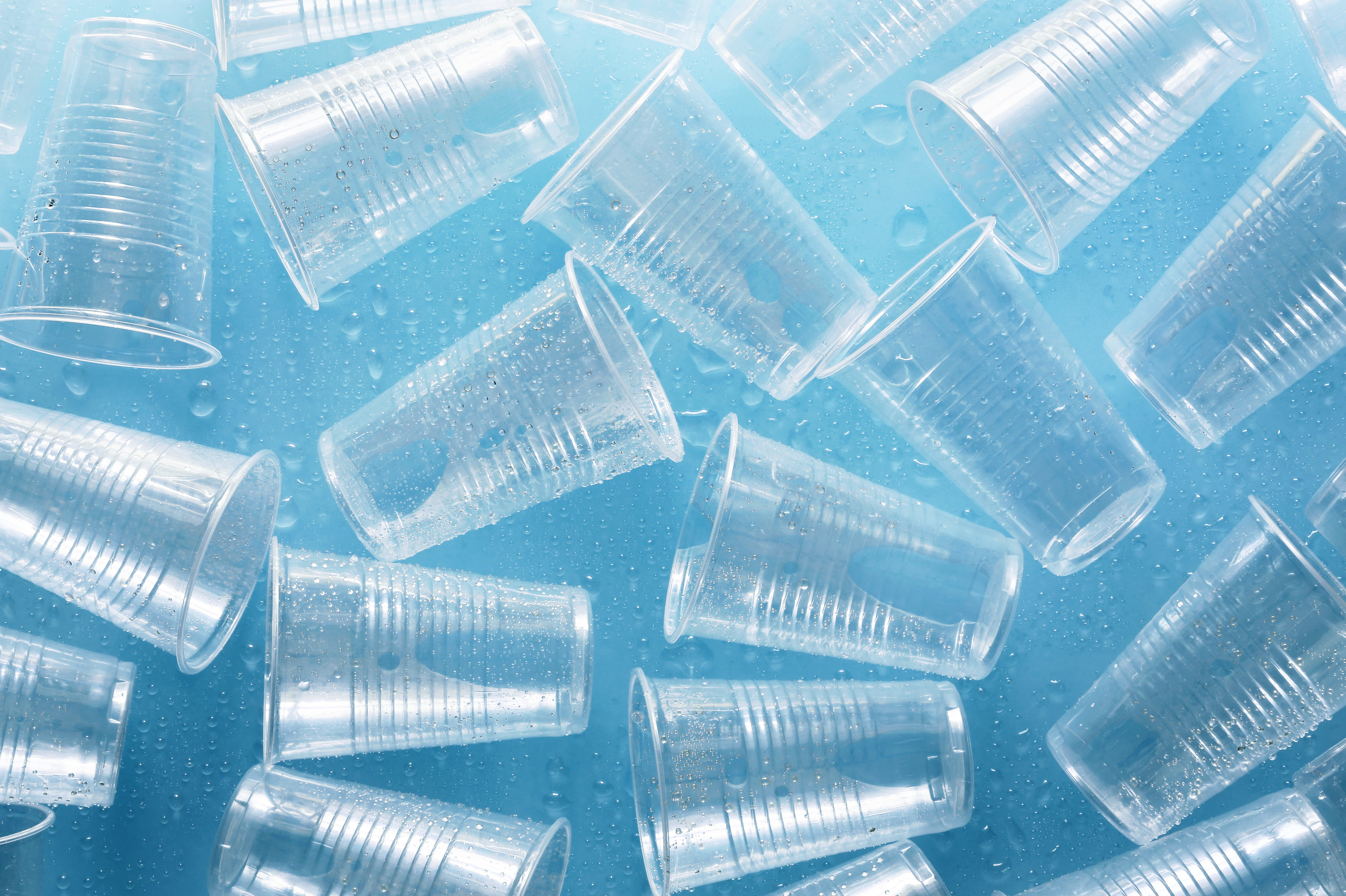 5 гениальных идей повторного использования пластиковых стаканчиков