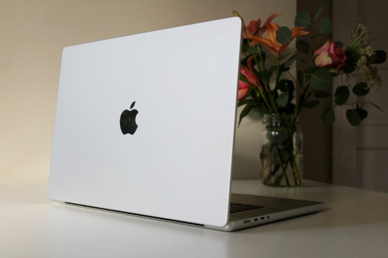 Apple уронила цены на все MacBook Pro с чипом M1: пора бежать в магазин?