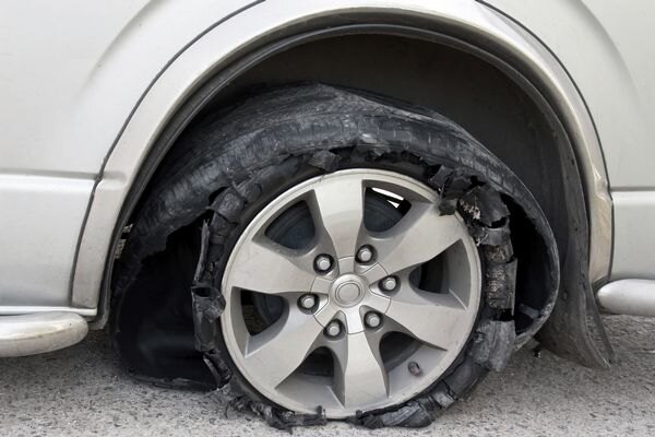 Почему шины взрываются: знаете ли вы, как избежать этой неприятности