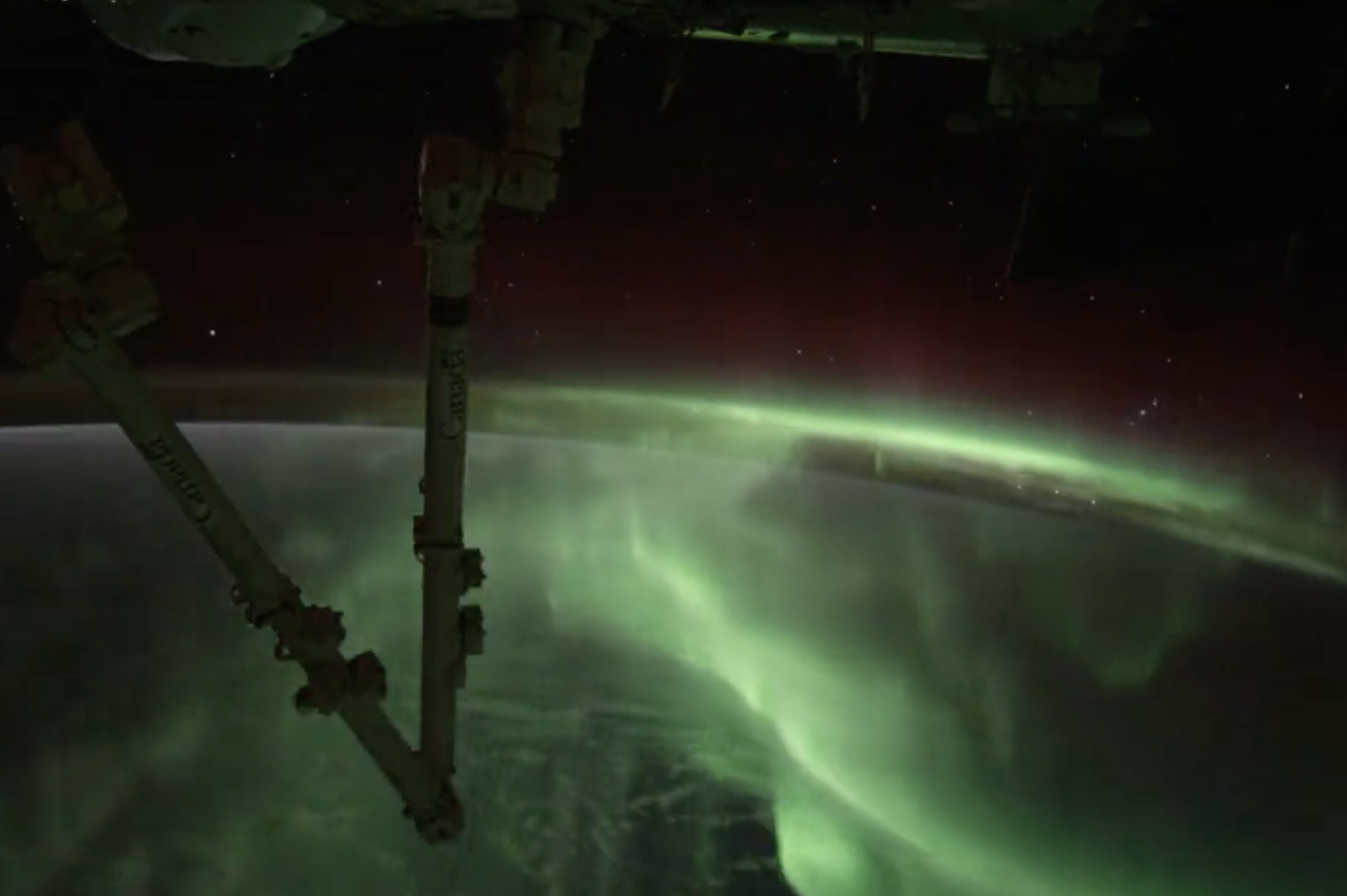 Астронавты NASA показали полярное сияние из космоса