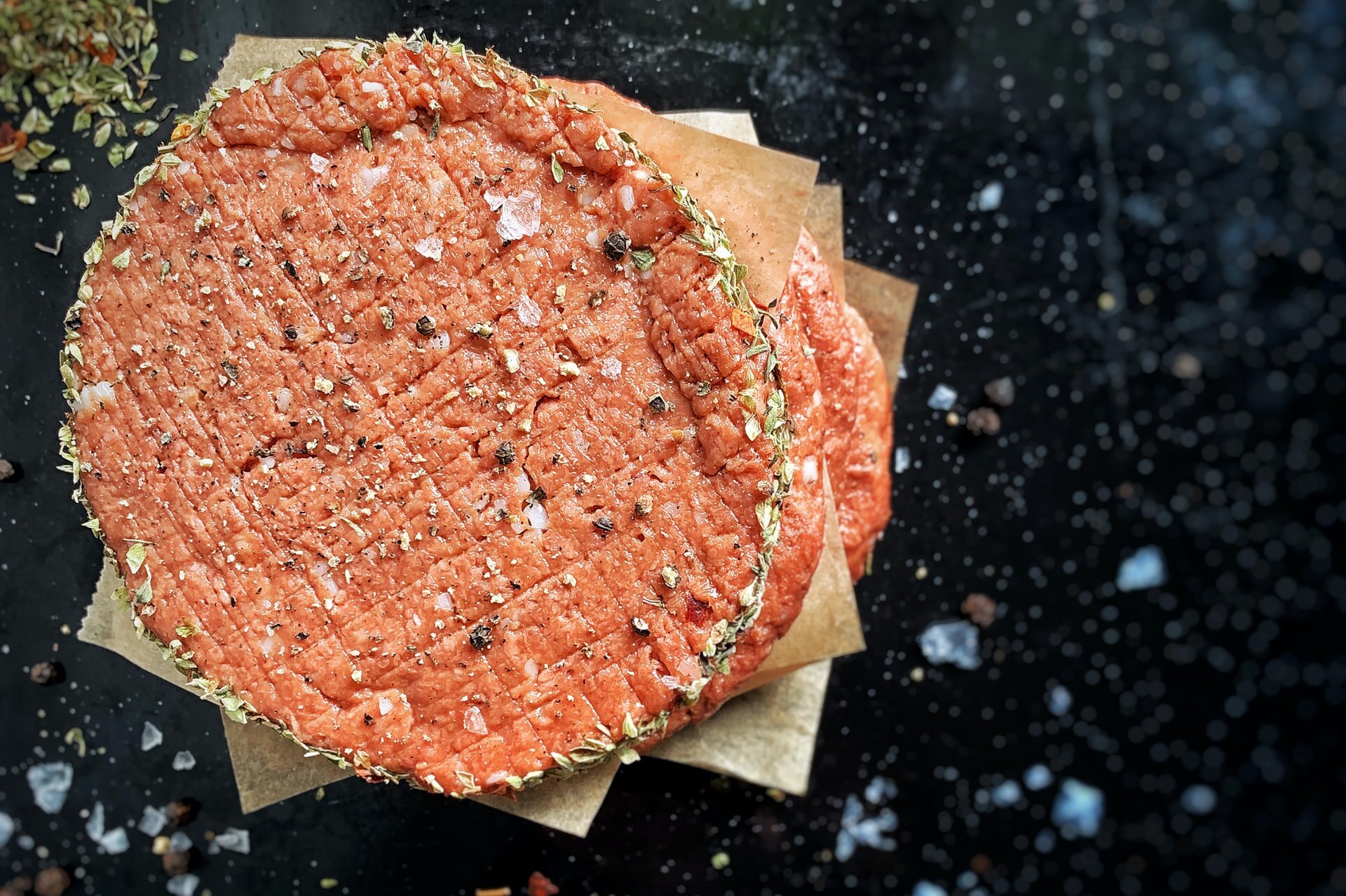 Исследование: белок из растительных альтернатив мясу усваивается хуже, чем белок из настоящего мяса