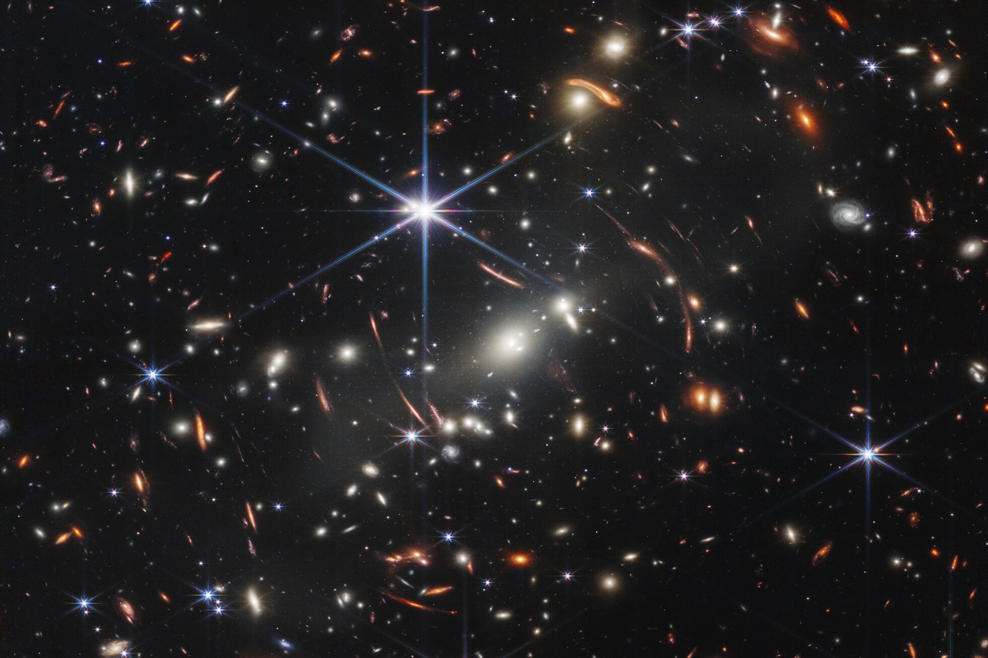 NASA опубликовало первый снимок далекого космоса, выполненный космическим телескопом Джеймс Уэбб