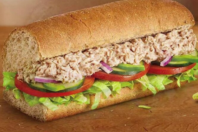 На Subway подали в суд: истцы утверждают, что в сэндвиче с тунцом нет никакого тунца