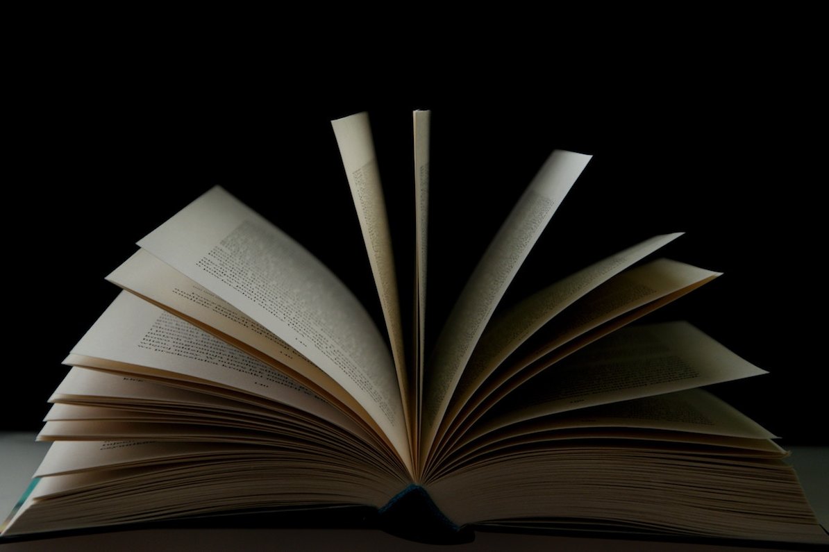 Нейросеть написала книгу вместе с авторами: Адрей Глебов о том, какого творить вместе с ИИ