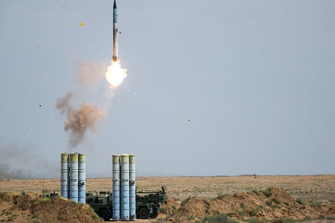 Как расчёты С-400 уничтожили восемь ракет: удивительное видео Как расчёты С-400 уничтожили восемь ракет: удивительное видео