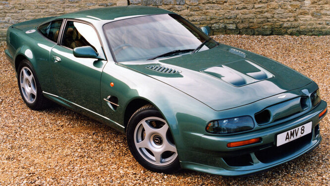Aston Martin V8 Vantage Le Mans (1999). В конце 90-х в Aston Martin создали один из мощнейших автомобилей в мире – V8 Vantage Le Mans. К движку V8 добавили два суперчарджера, и тот стал выдавать 600 л.с. Результат (322 км/ч) поражал воображение.