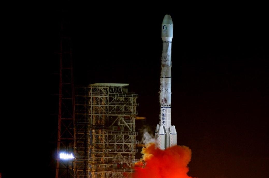 Смартфоны со спутниковой связью уже не фантастика. Huawei присоединяется к Apple, SpaceX и T-mobile