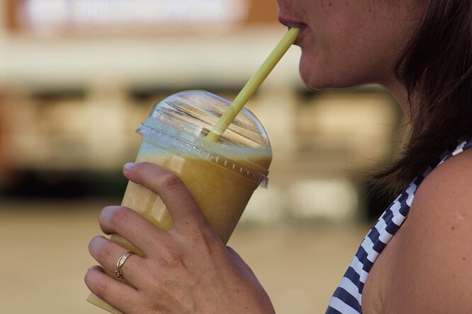 7 пищевых привычек, от которых стоит отказаться уже сегодня: враги вашего желудка