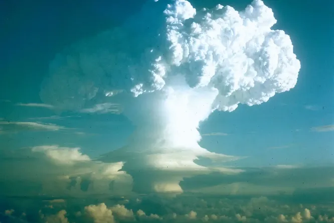 5 самых смертоносных видов оружия в истории: от напалма до атомной бомбы