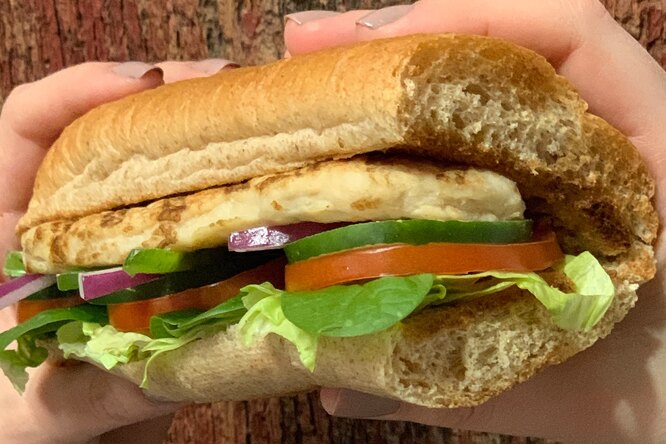 Суд запретил называть хлеб в Subway хлебом