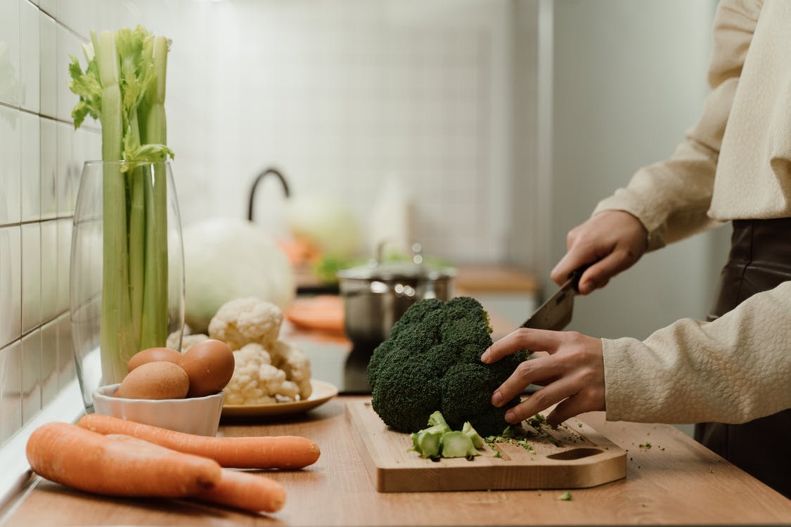 Онкологи рассказали, какие продукты могут понизить риск развития рака