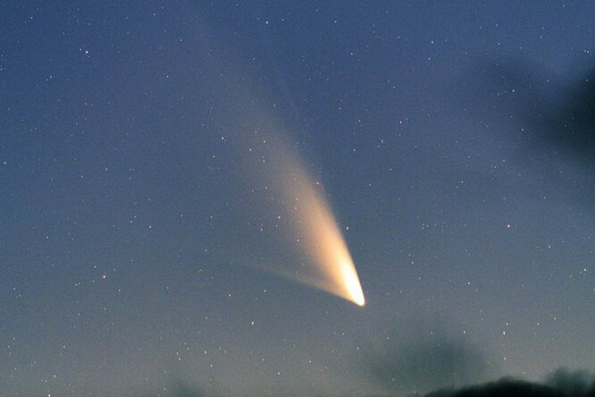 Комета С/2011 L4. Фотография сделана 2 марта 2013 года над Куинстауном, Новая Зеландия.