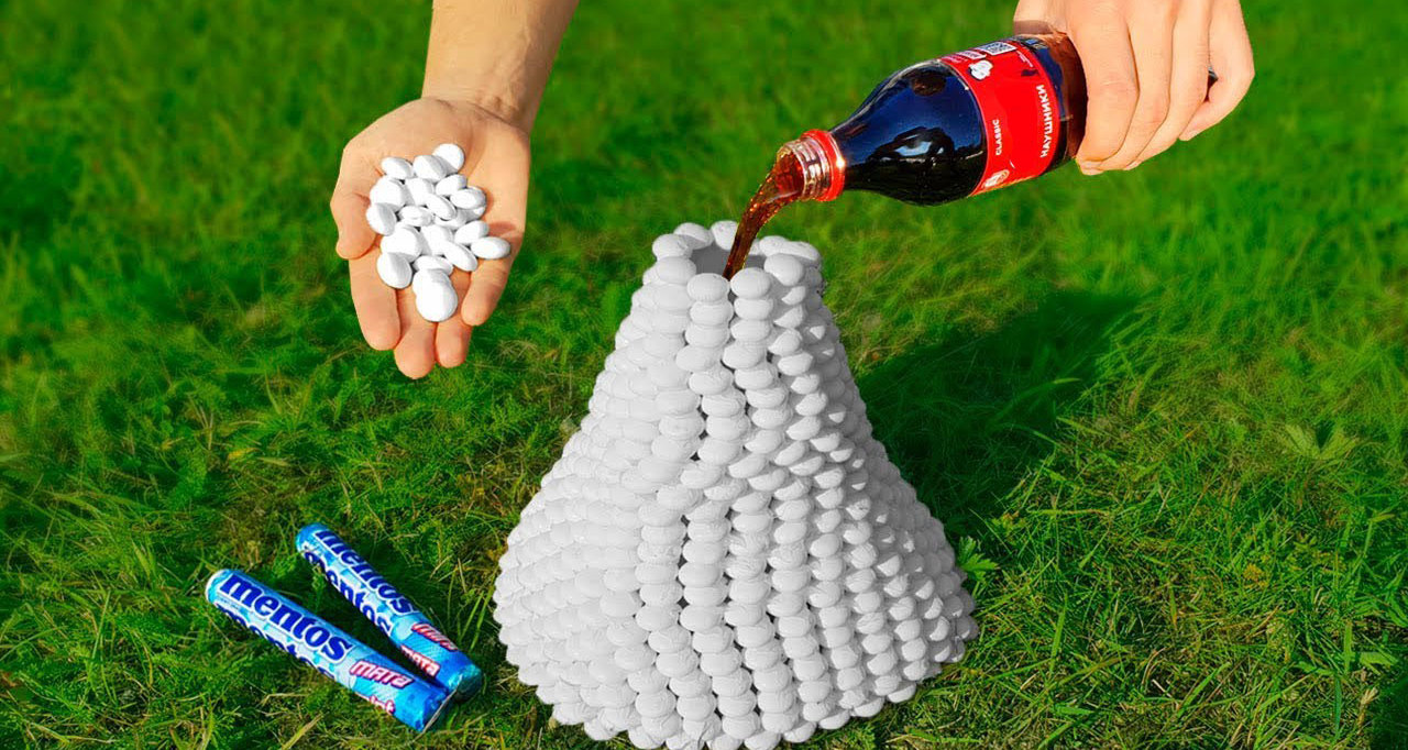 Как сделать вулкан из конфет и газировки: сахарное извержение
