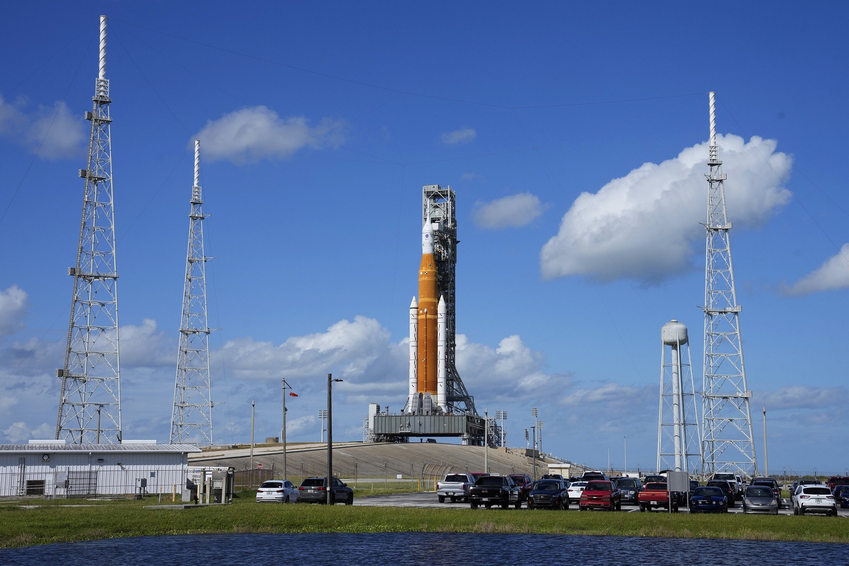 Ракета NASA SLS готовится стартовать к Луне 16 ноября