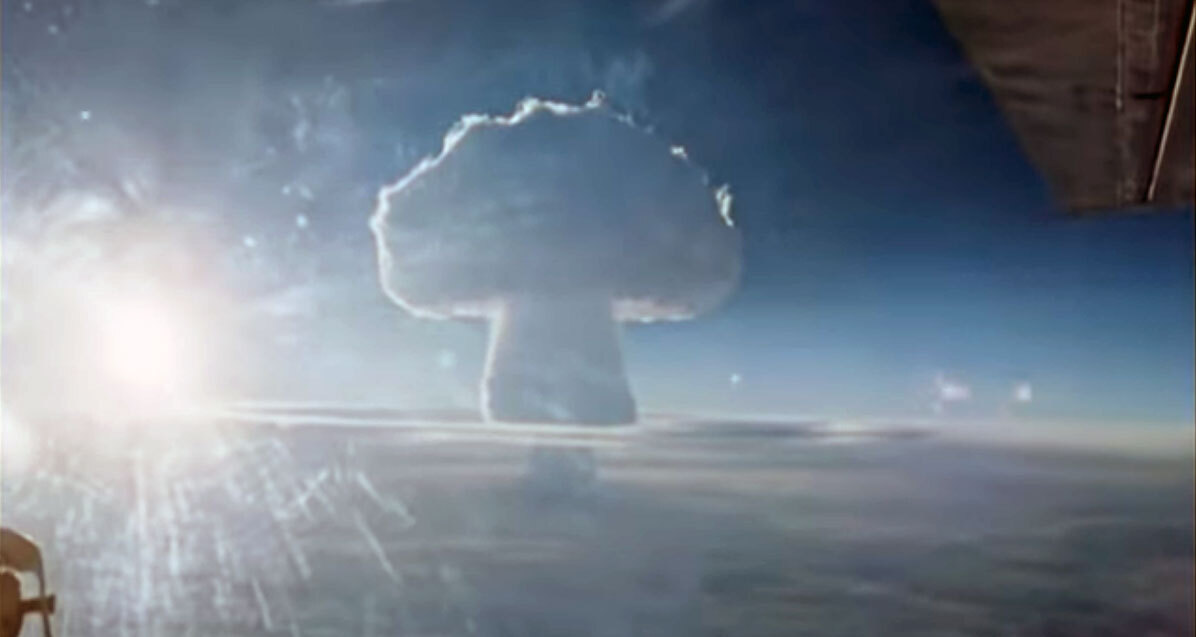 Рассекреченное видео испытаний легендарной Царь-бомбы: 50 миллионов тонн в тротиловом эквиваленте