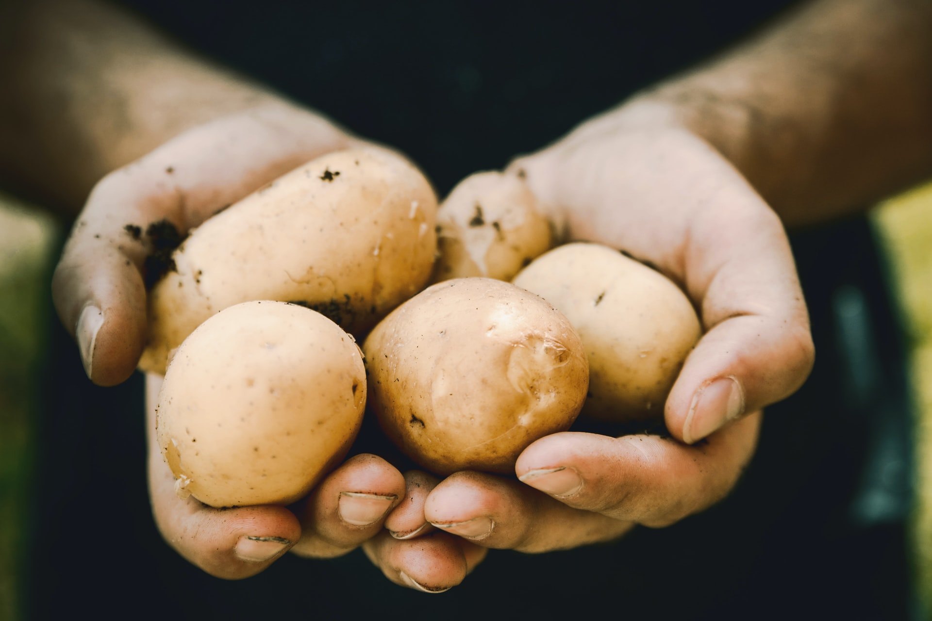 Как почистить картофель голыми руками без овощечистки