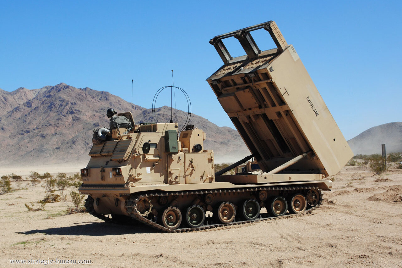 На что способна американская система залпового огня MLRS M270: их ответ нашему Урагану