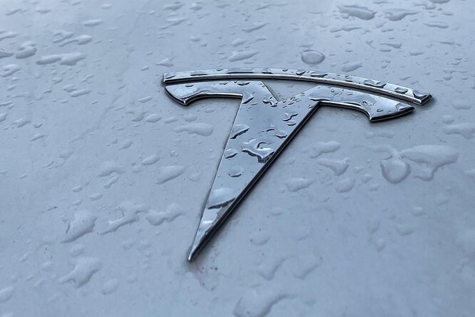 Новенькие Tesla приходят покупателям без USB-портов. Как так вышло? Новенькие Tesla приходят покупателям без USB-портов. Как так вышло?