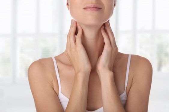 8 симптомов заболеваний щитовидной железы: на что стоит обратить внимание