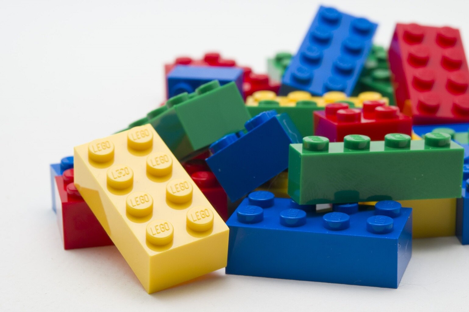Высокие профессиональные стандарты: как делают кирпичики Lego