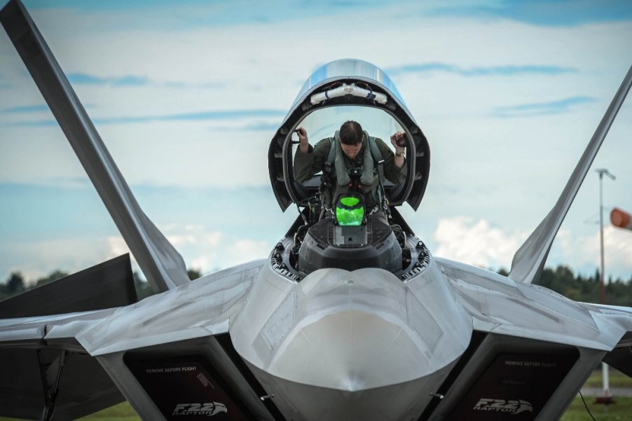 F-22: куда пропал американский самолет