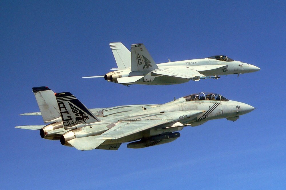 Зачем военно-морскому флоту США понадобились самолеты F-14... И почему их вскоре списали